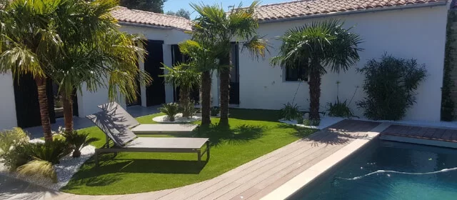 Quel gazon synthétique pour piscine ?