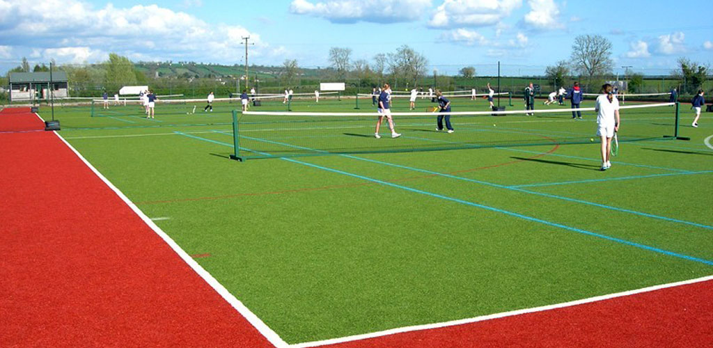 artificial grass on tennis court