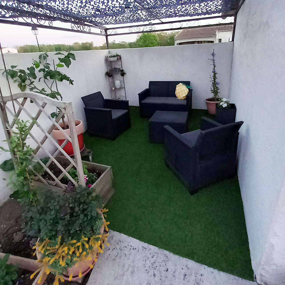 Small courtyard with artificial grass