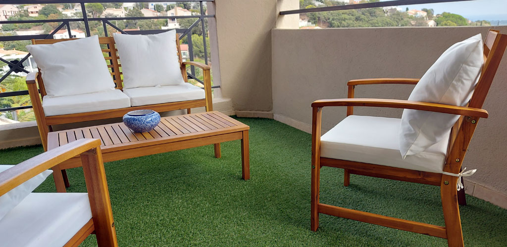 Small balcony with artificial grass