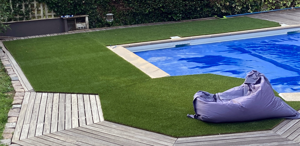 synthetic grass swimming pool