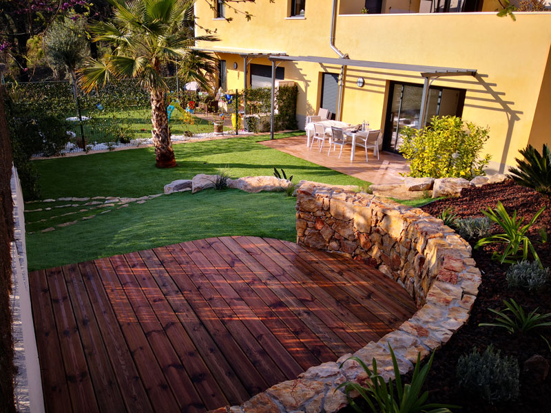 Terrace with artificial grass