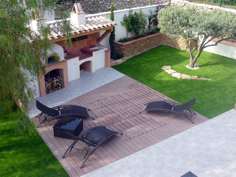 Garden with artificial grass