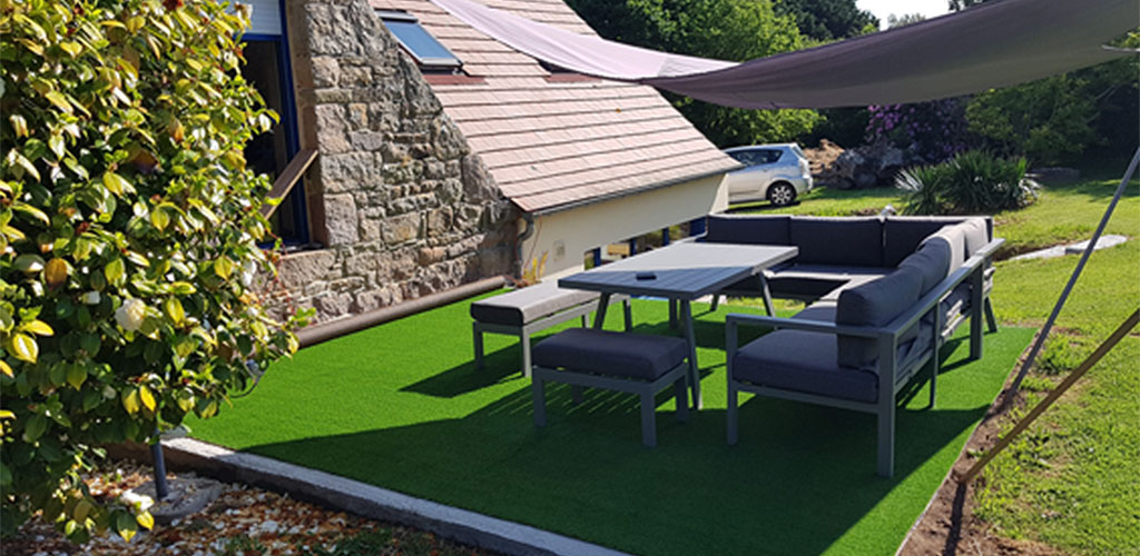 Synthetic grass and sun protect